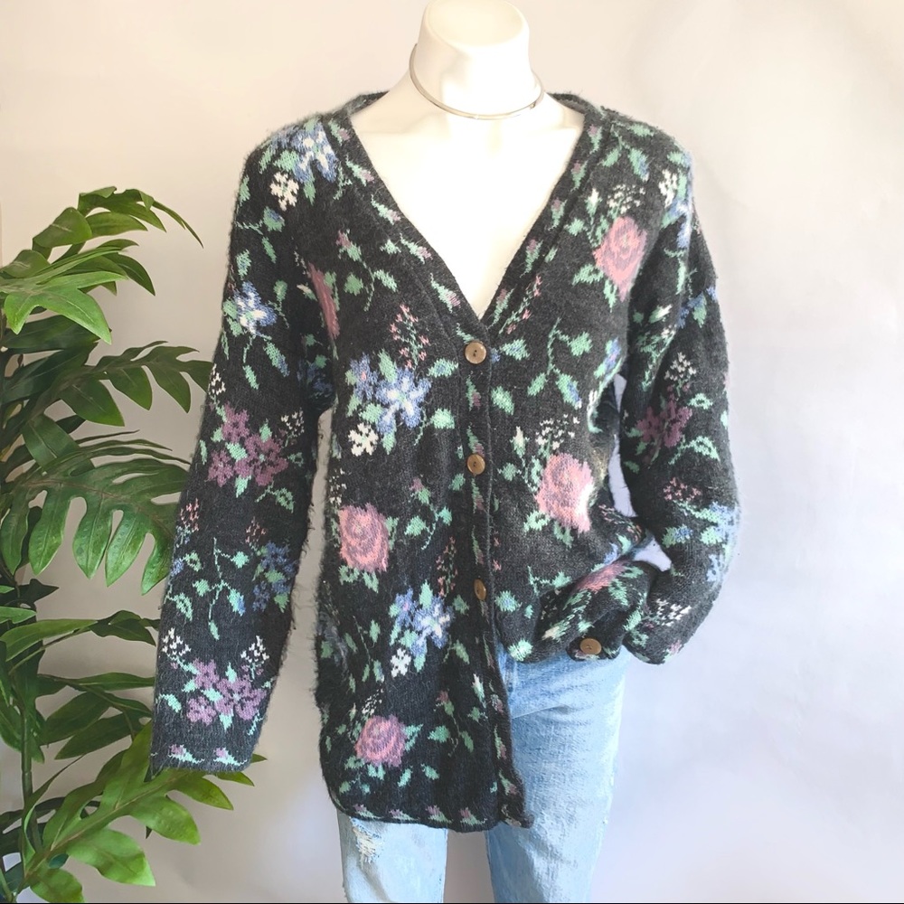 v i n t a g e :: Grandma Floral Oversized Soft Knit Cardigan Sweater